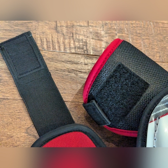 Bauer Vapor X2.0 Hockey Shoulder Pads Juniors Small 60-90lbs NWOT - Picture 8 of 13